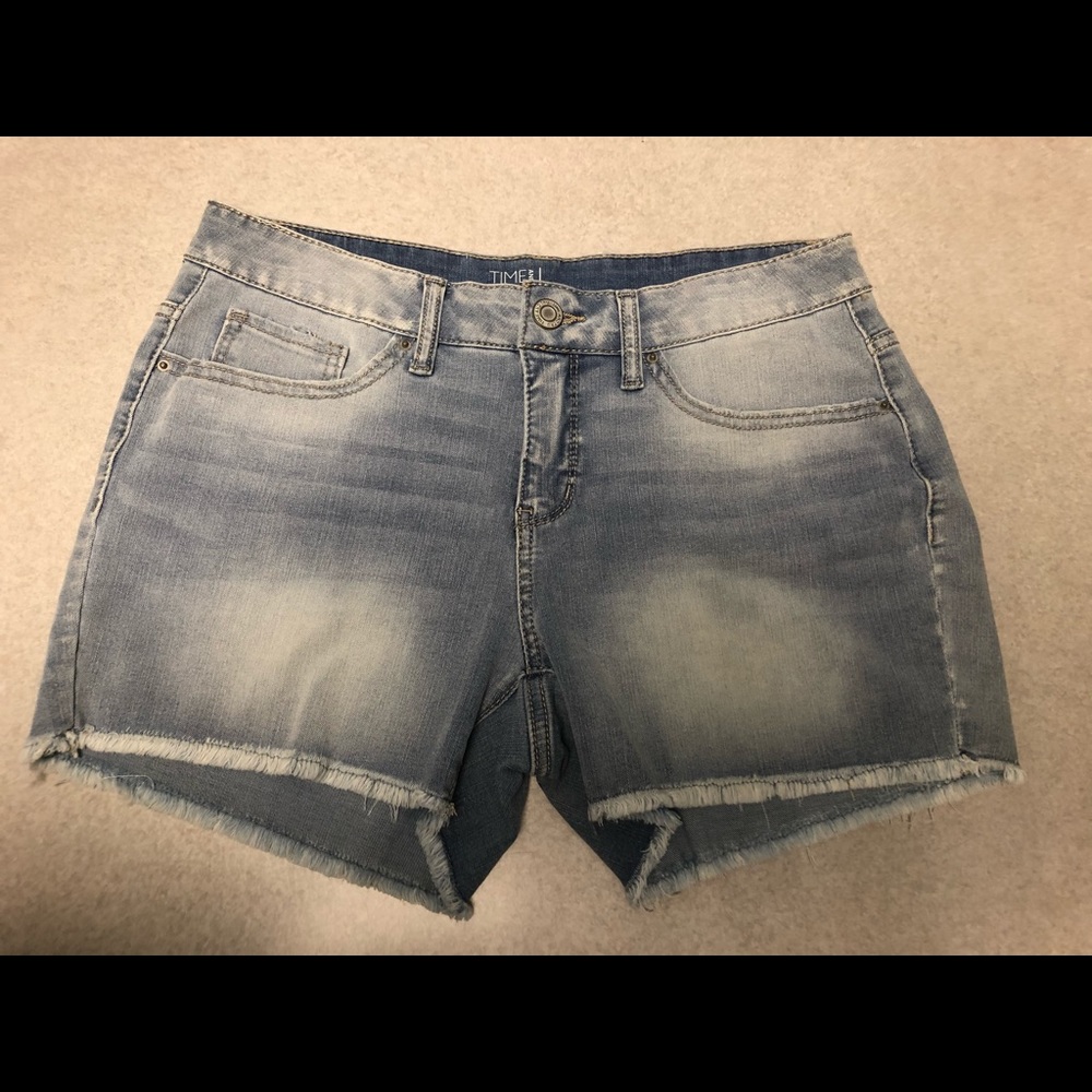 Woman’s distressed jeans shorts.